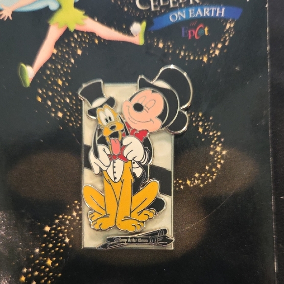Disney Happiest Pin Celebration With Mickey Mouse Ans Pluto Limited Edition 1000 - Picture 2 of 5